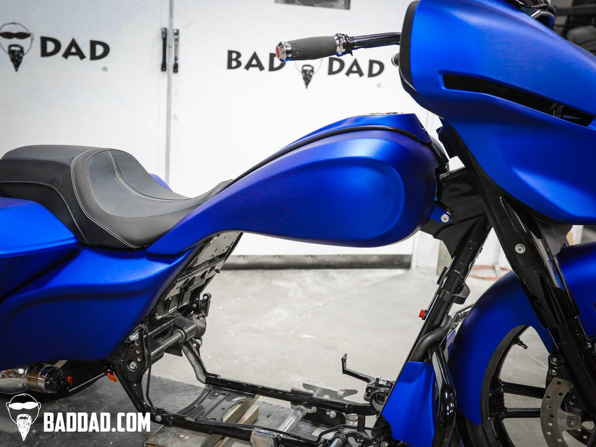 Vantage Series stretched tank shroud installed on a blue 2024+ Street Glide