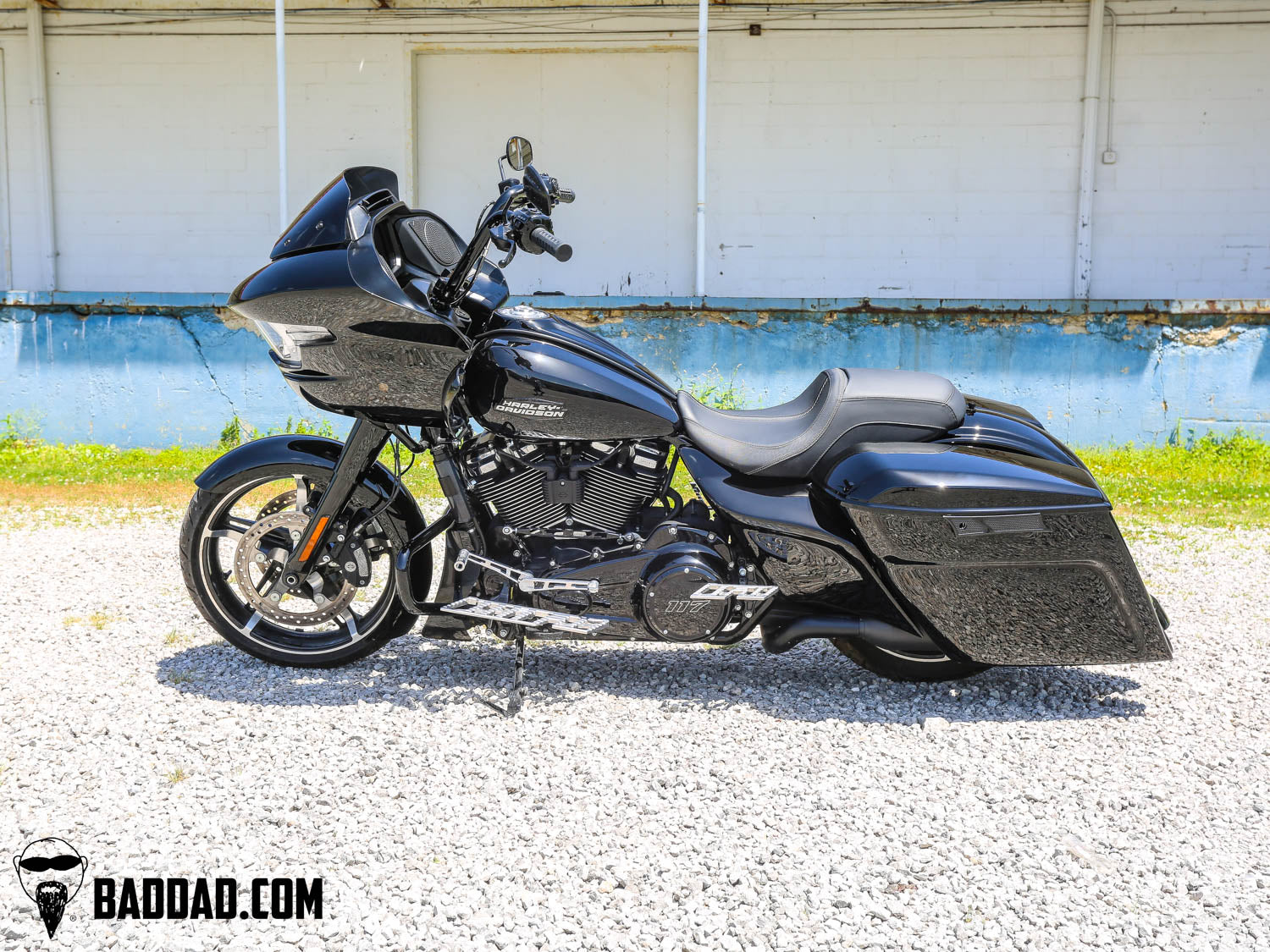 Road Glide with Vantage Series stretched saddlebags, side profile