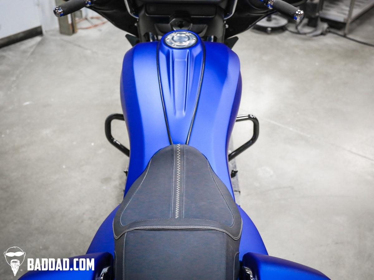 Top view of Vantage Series Dash and stretched tank shroud on a 2024+ Street Glide