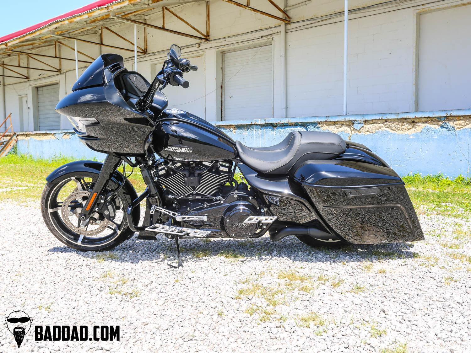 Road Glide with Vantage Series Kit, side view